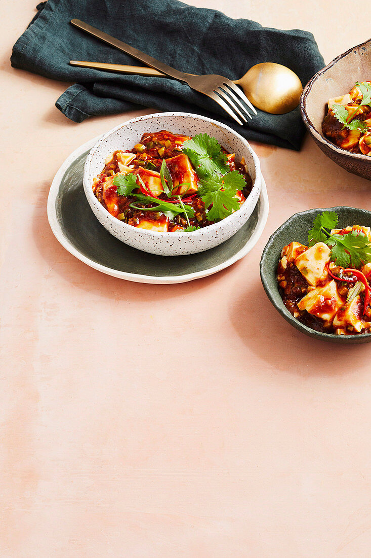 Mapo Tofu mit Zucchini und Koriandergrün (China)