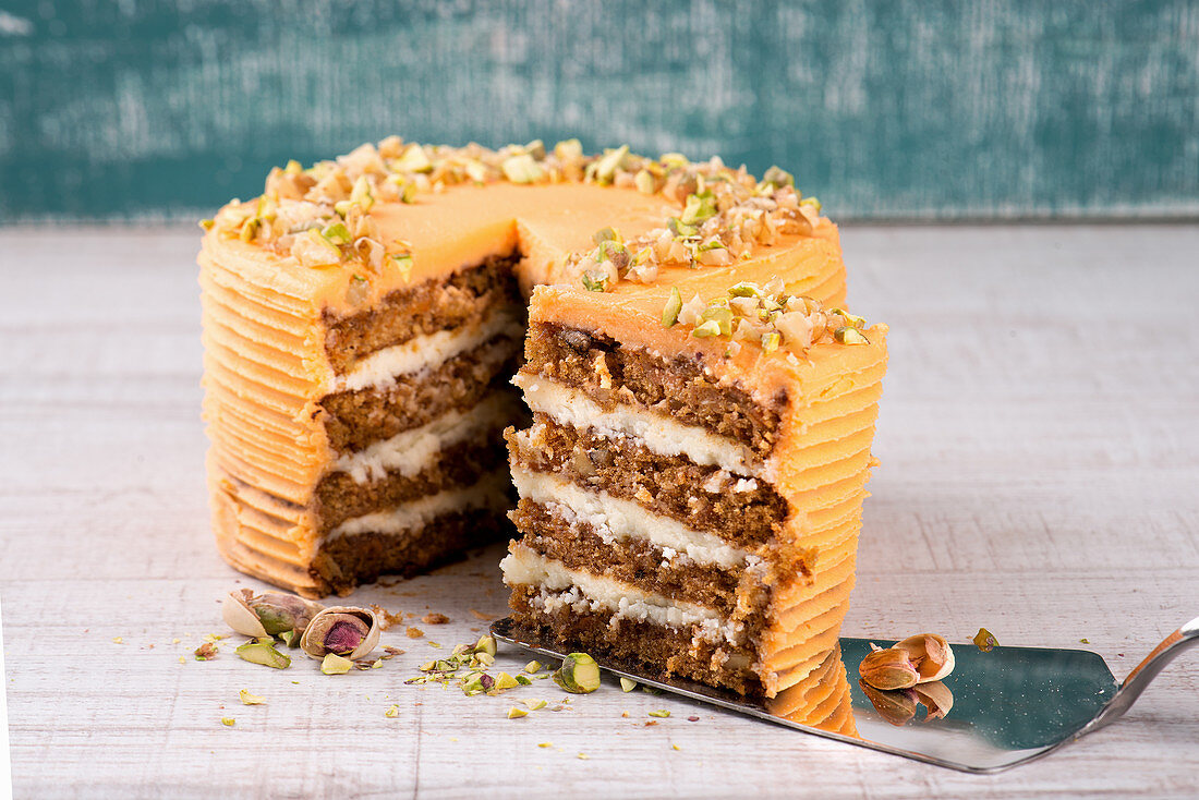 Karottenkuchen mit Pistazien