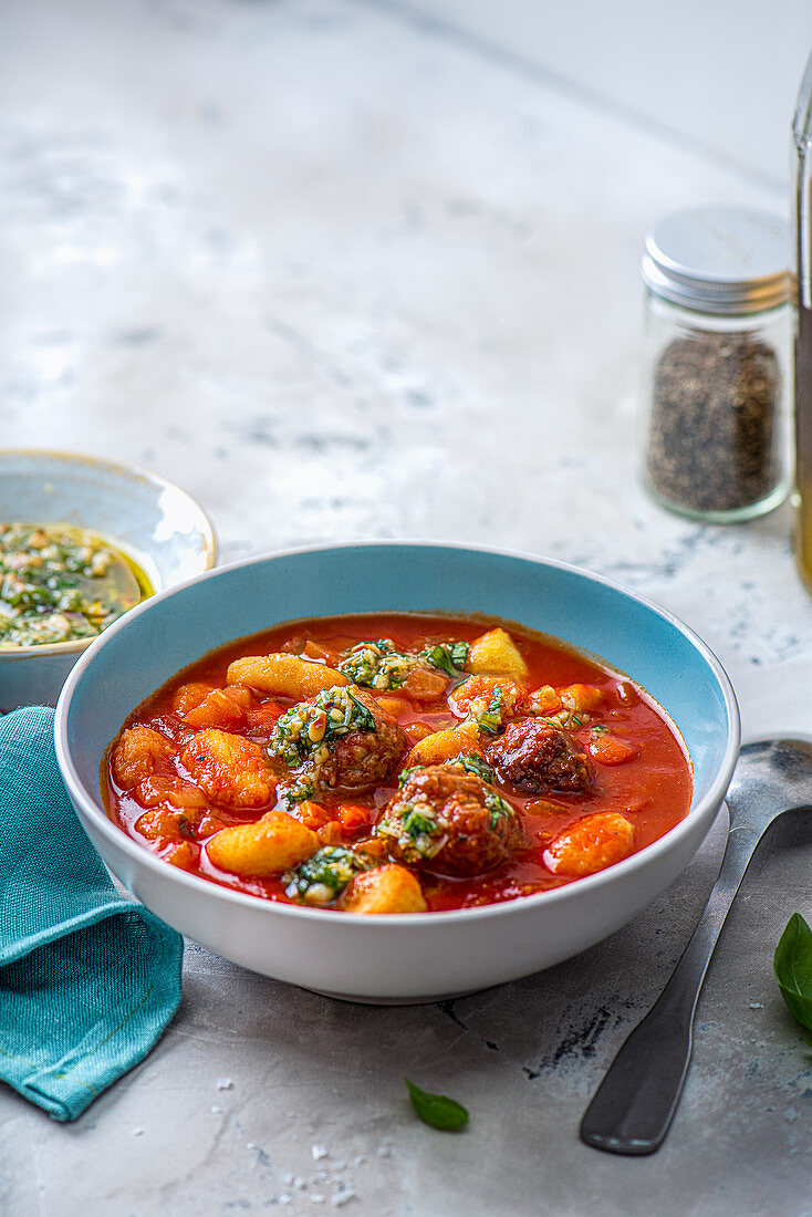 Tomato soup with meatballs, gnocchi and basil pesto