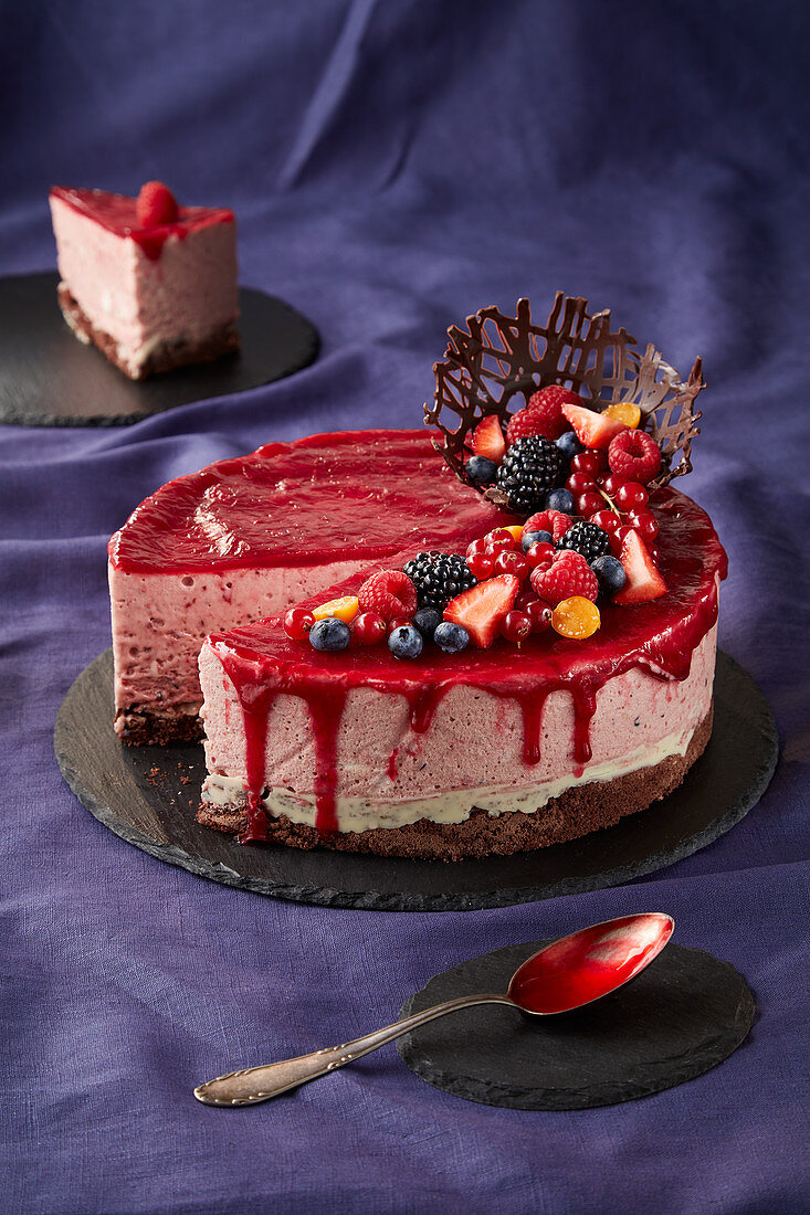 Ice cream cake with berries