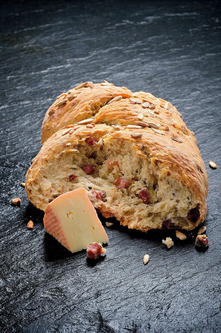 Pomace bread with bacon and cheese