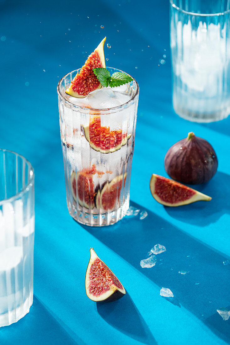 Fresh fig cocktail with mint