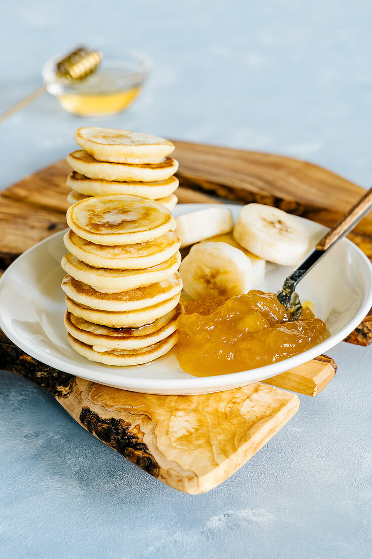 Mini pancakes with mango pineapple jam and banana