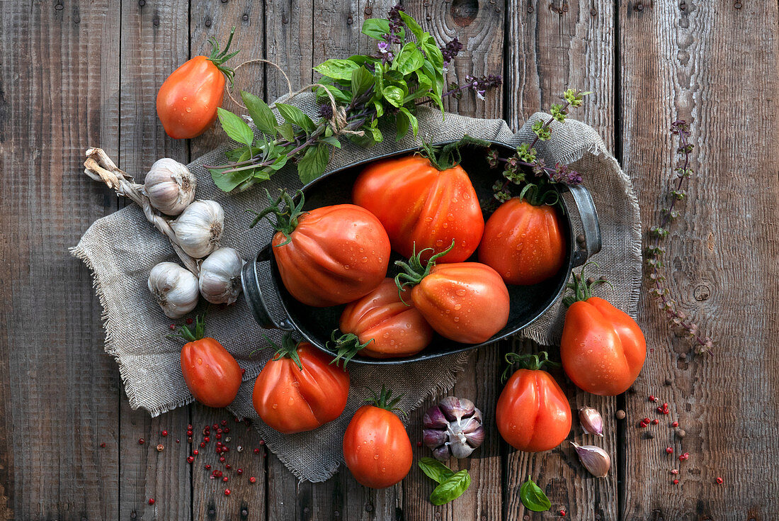 Composition of ingredients for tomato sauce on a wooden table