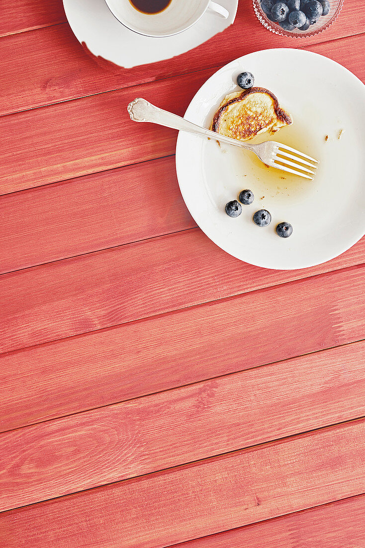 Spelt pancakes with cream cheese and blueberries