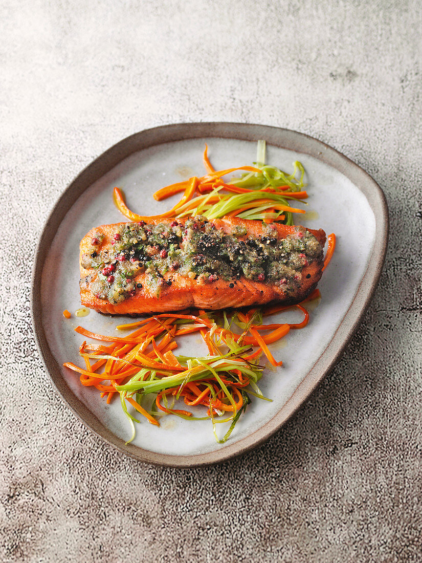 Pepper salmon with vegetable julienne