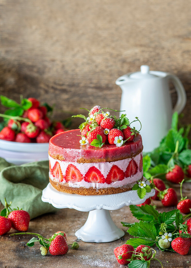 Strawberry naked cake