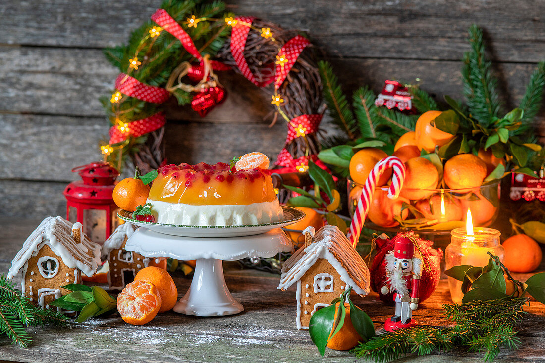 Weihnachtskuchen mit Mandarinencreme und Gelee