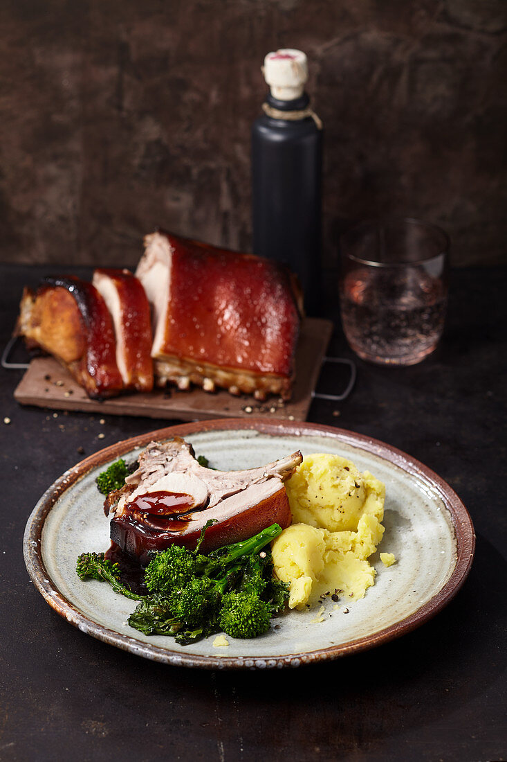 Roast suckling pig with broccoli and mashed potatoes
