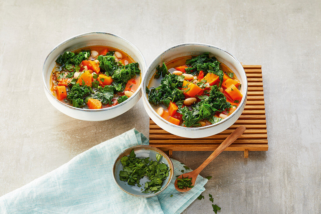 Kale and pumpkin stew with white beans