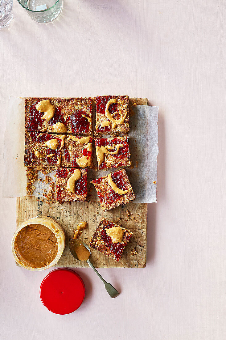 Flapjacks mit Erdnussbutter und Marmelade