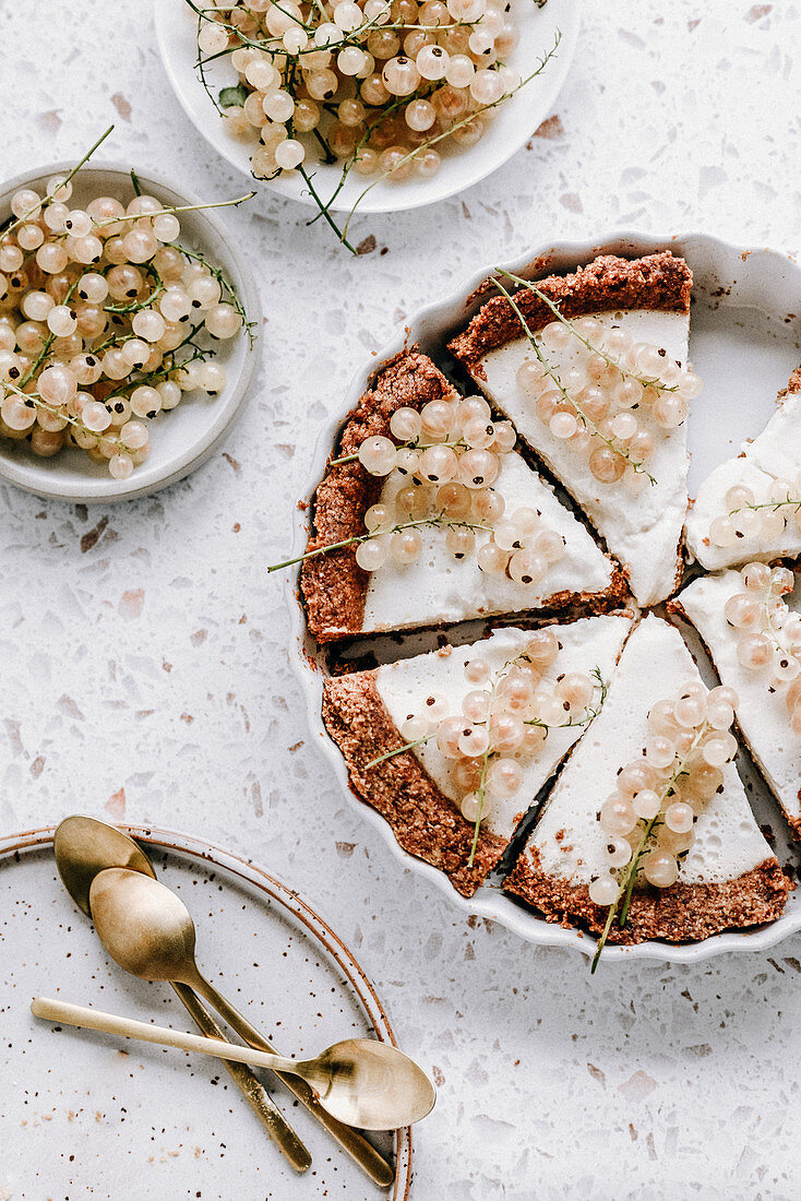 Vegan tart with coconut cream and white currants