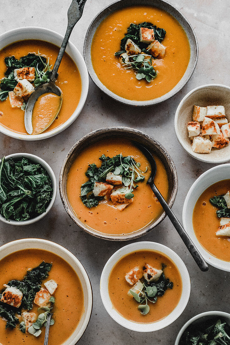Pumpkin cream soup with kale and halloumi cheese