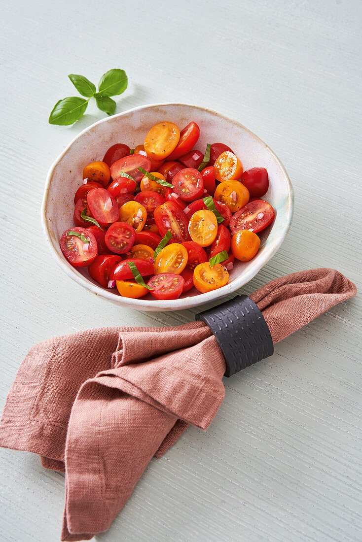 Tomatensala mit Zwiebeln