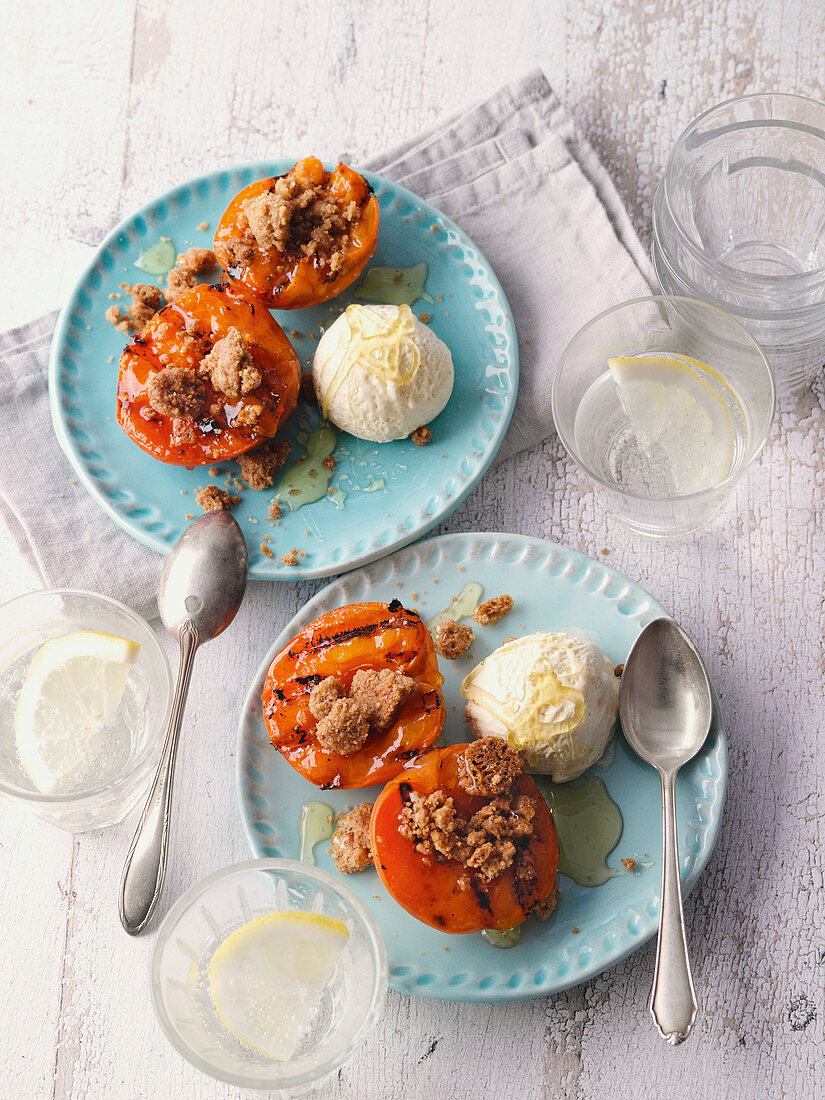 Grilled apricots with hazelnut sprinkles and vanilla ice cream