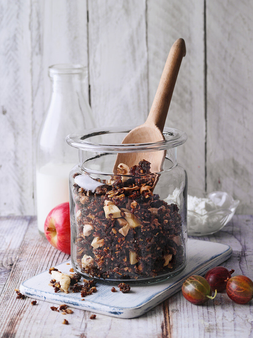 Rhenish-style granola made from black bread