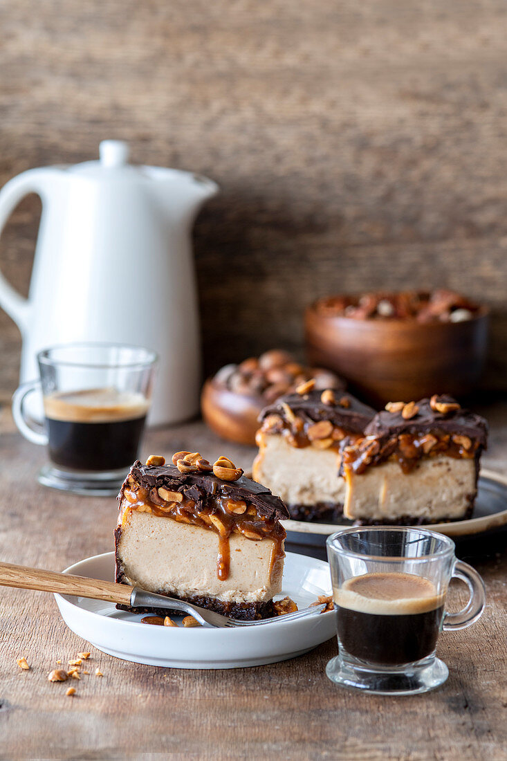 Snickers cheesecake