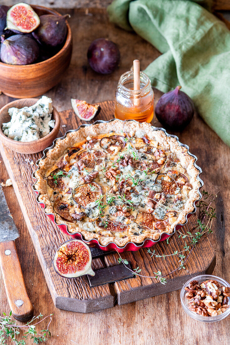 Blue cheese and fig pie