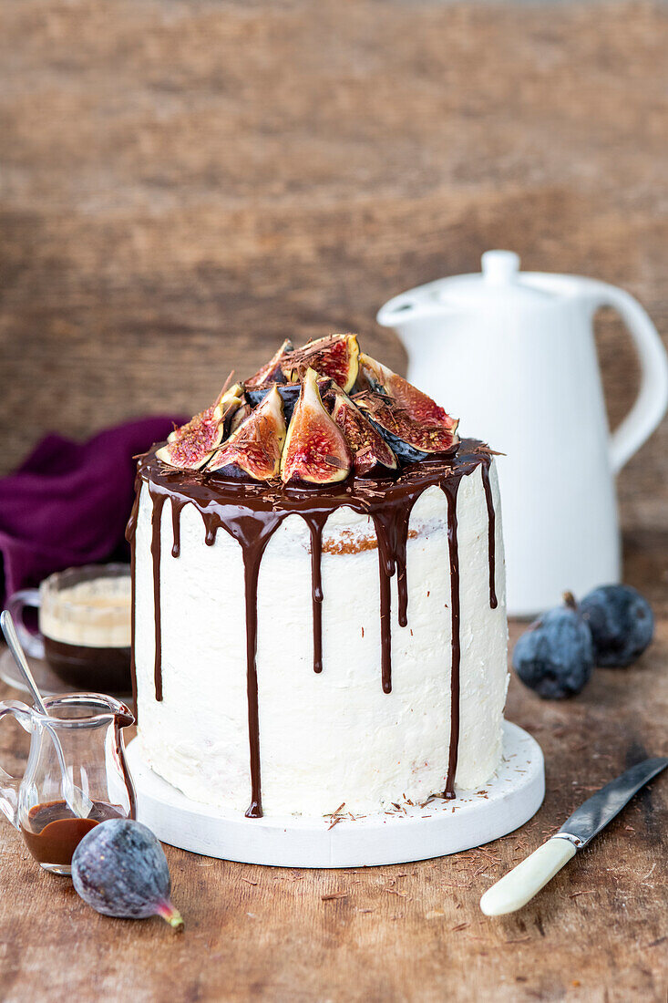 Buttercream cake with figs