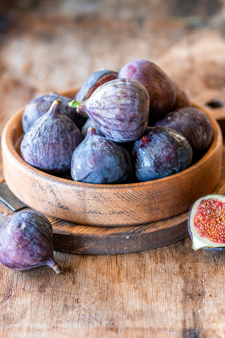 Fresh figs in wooden dish