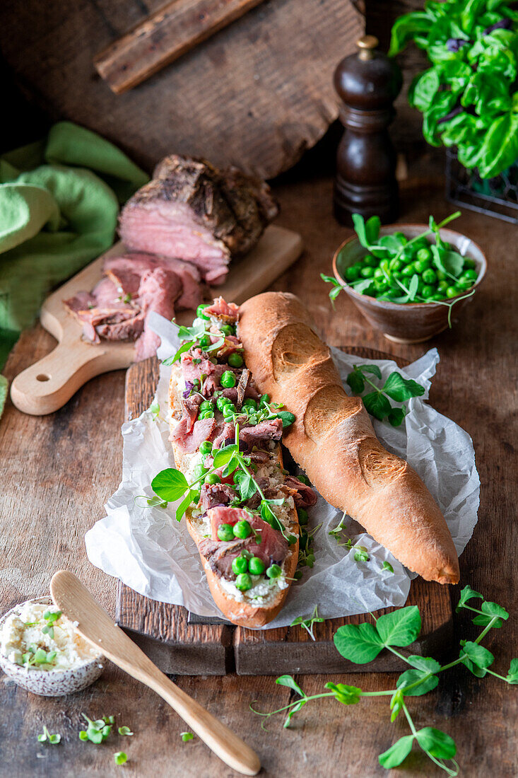 Baguette sandwich with roast beef