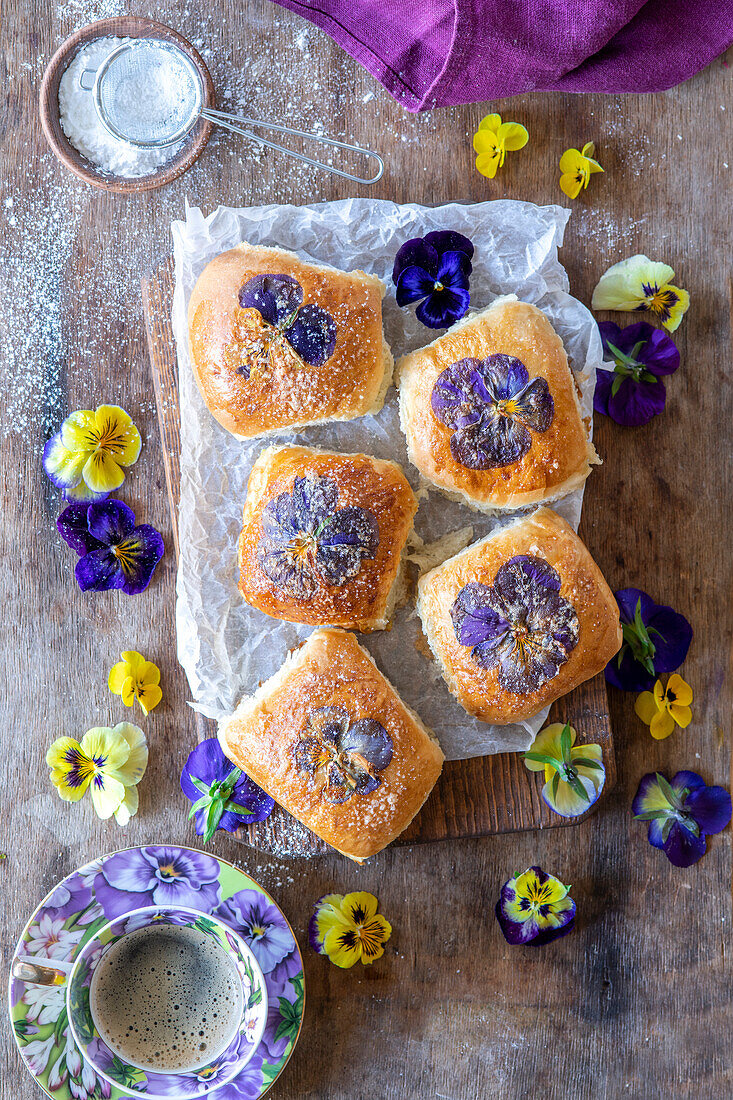 Yeast rolls with edible flowers