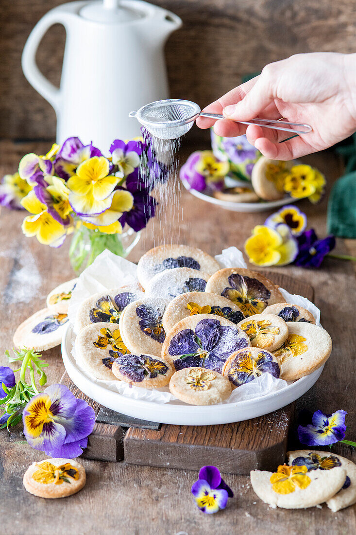 Biscuits with edible flowers