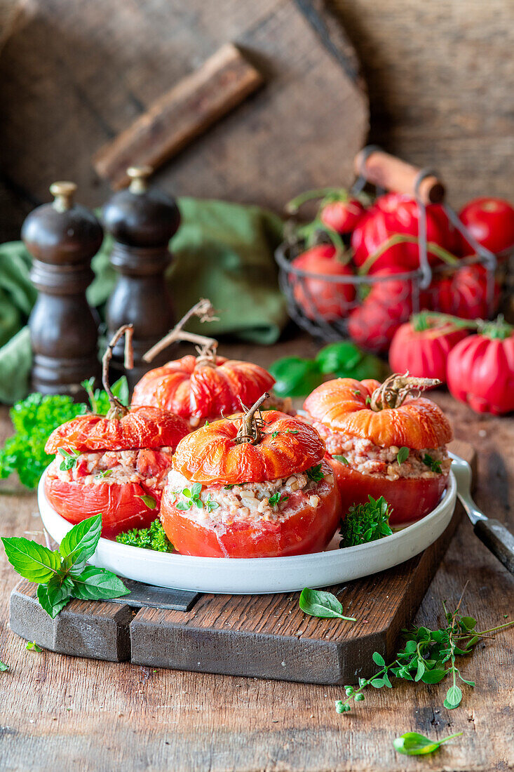 Tomatoes with minced meat filling