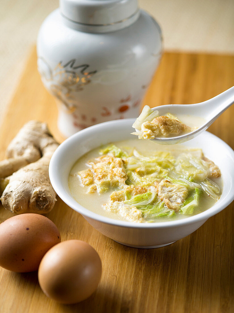 Chinese chicken broth with Chinese cabbage, egg and ginger