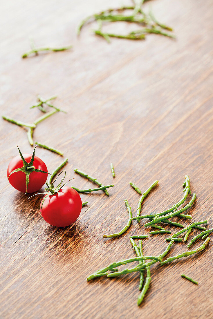 Kirschtomaten und Meeresspargel