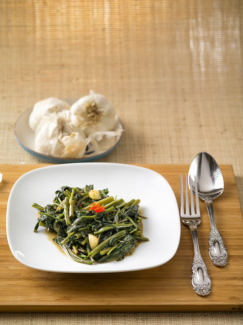 Flash-fried water spinach (China)