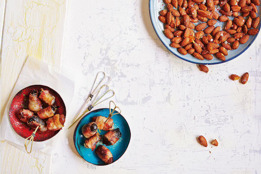 Dates and plums wrapped in bacon and spicy snack almonds (football evening)