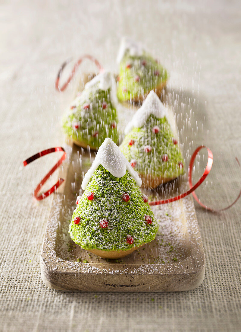 Christmas tree cakes with pistachio nuts and pomegranate jelly