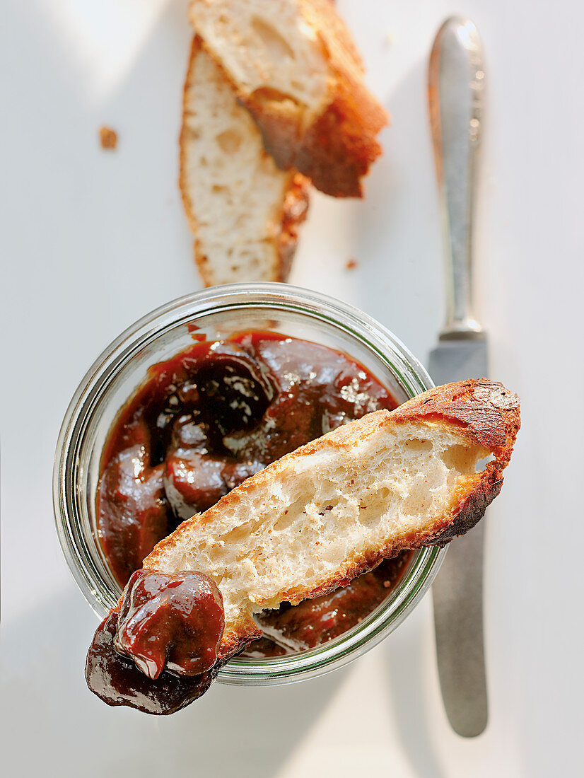Plum jam with brown sugar and cloves (latwerge)