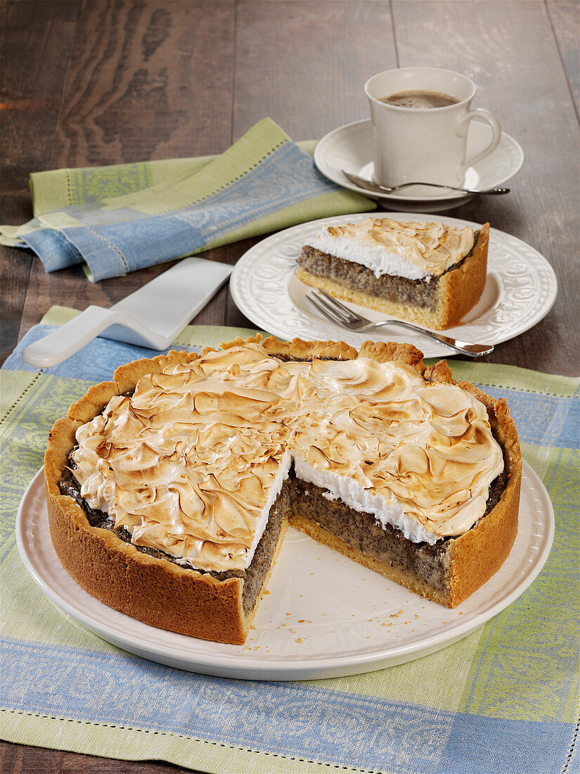 Mohnkuchen mit Baiserhaube