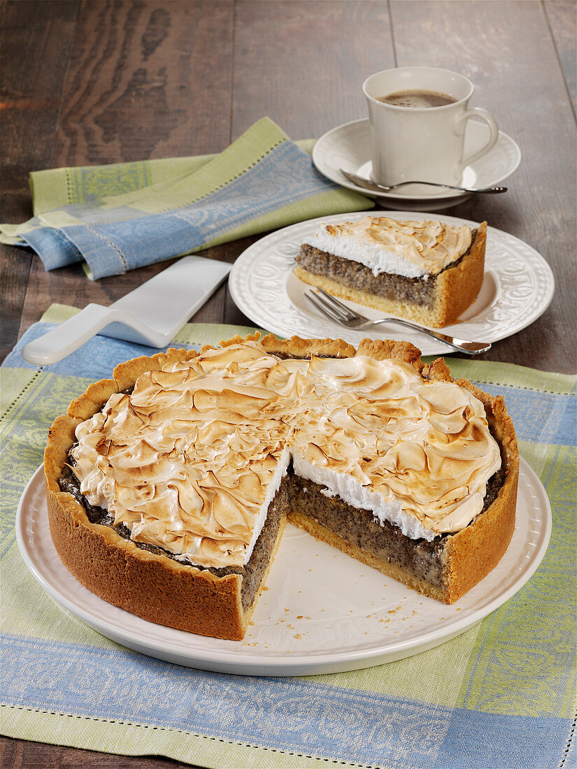 Poppy seeds cake with a meringue topping