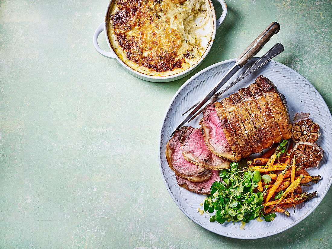 Roast beef sirloin and béarnaise dauphinoise