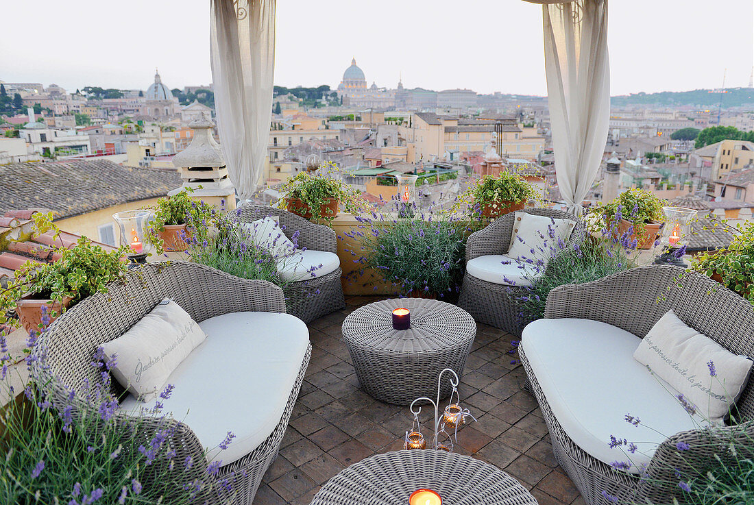 Blick über Rom von einer Dachterrasse