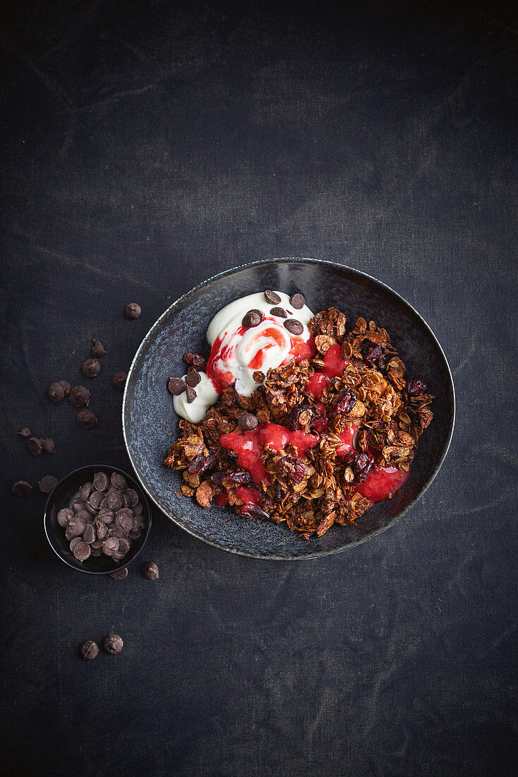 Muesli with blueberries and coconut