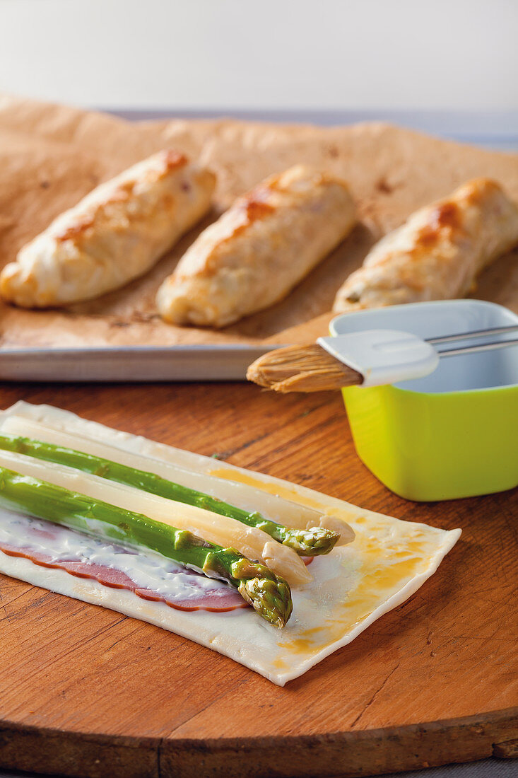 Asparagus and ham strudel