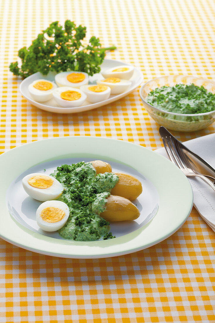 Frankfurter Grüne Sauce mit hart gekochten Eiern und Kartoffeln