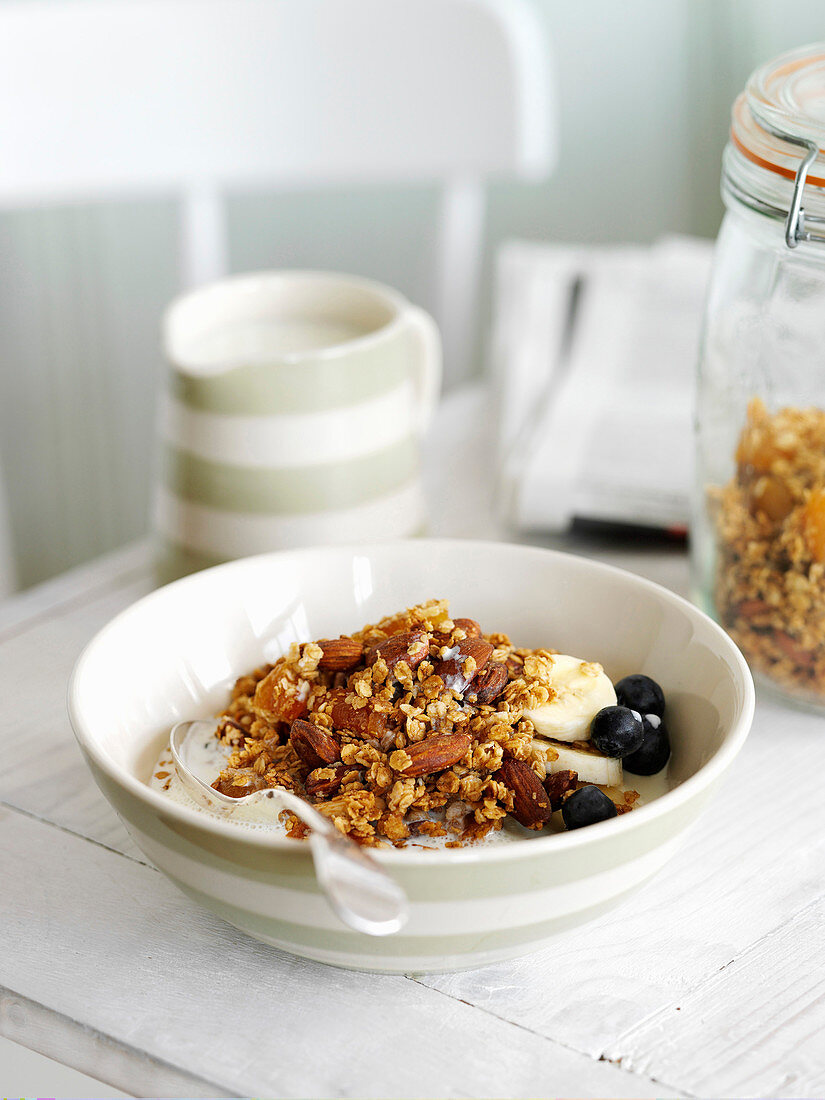 Honey crunch granola with almonds and apricots