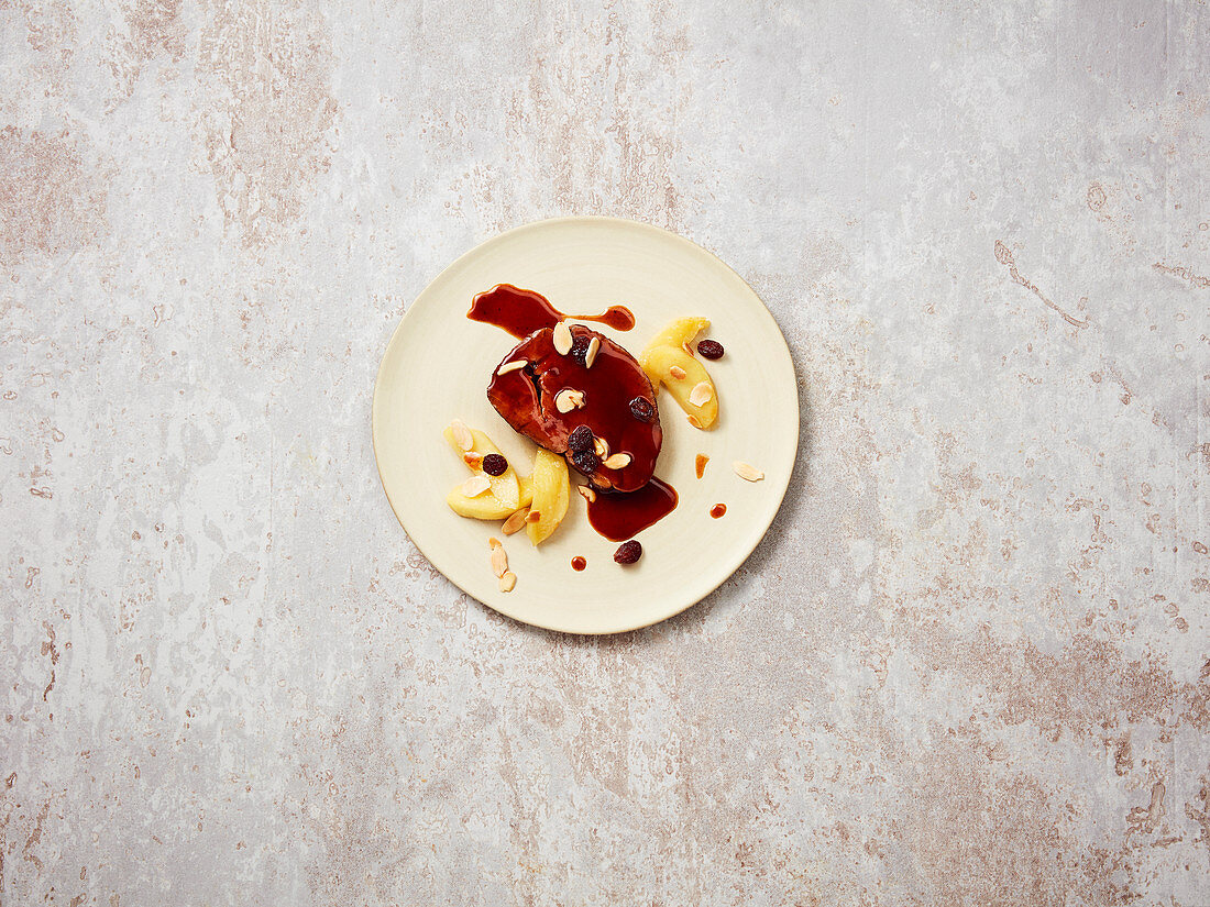 Sauerbraten vom Reh mit glasierten Äpfeln sous-vide