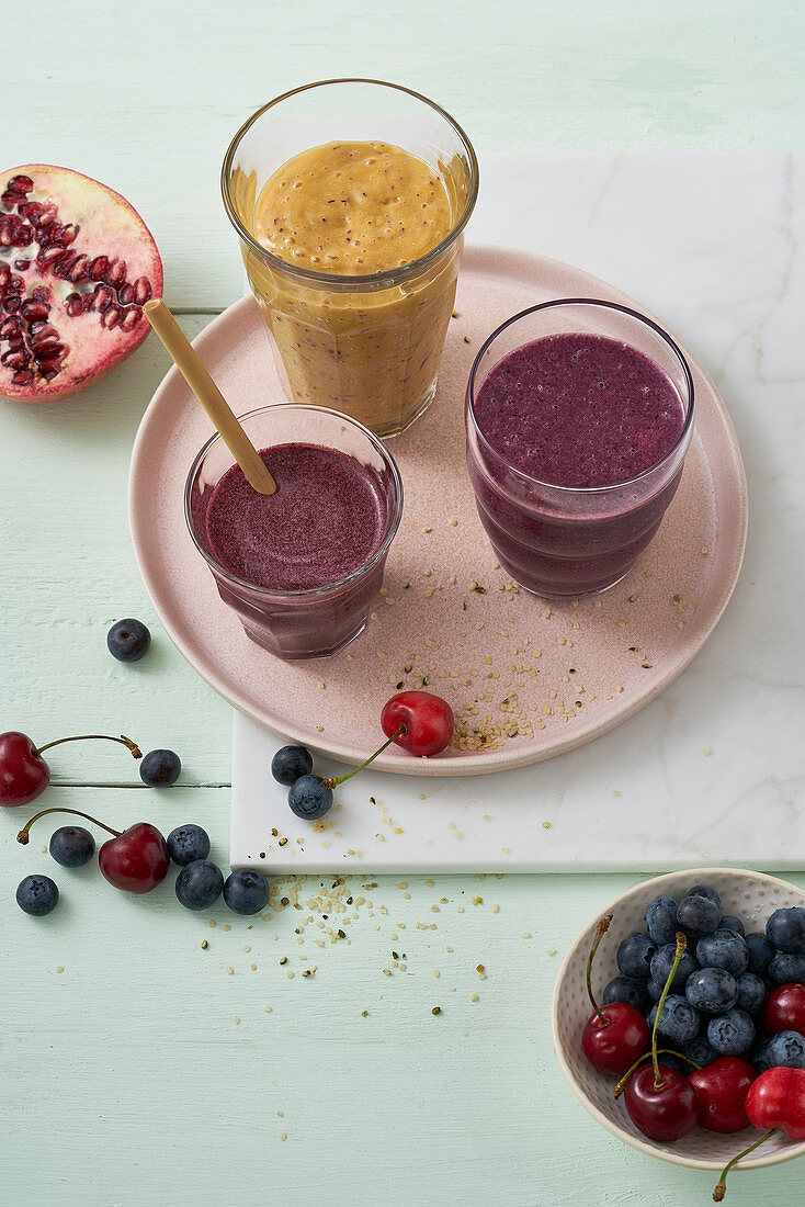 Beeren-Granatapfel-Smoothie, Kirsch-Smoothie, Mango-Blaubeer-Smoothie