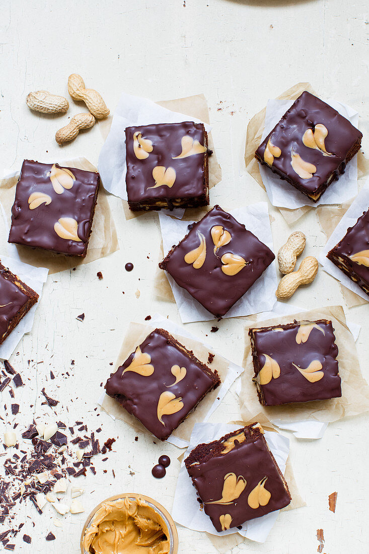 Brownies aus Seidentofu mit Erdnussbutter (vegan)