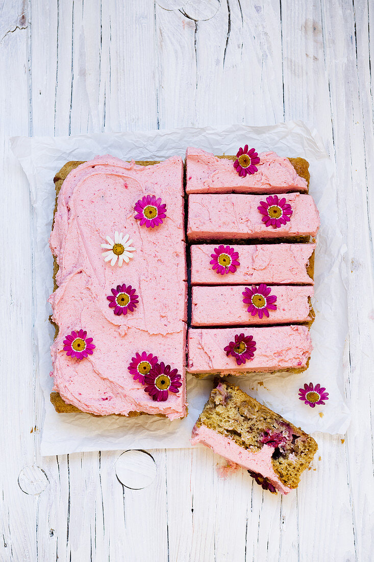 Vegan raspberry and jostabeery cake