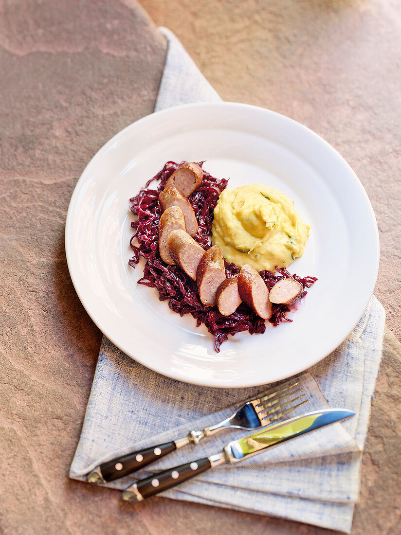 Sausage with mashed potatoes and spiced red cabbage