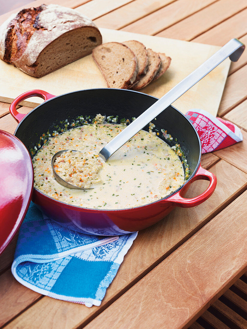 Eifeler Jeärschtesupp (Graupensuppe)