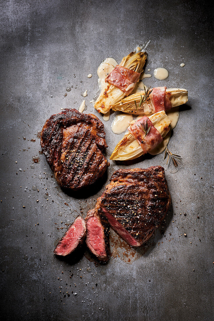 Grilled entrecôte with a chicory gratin