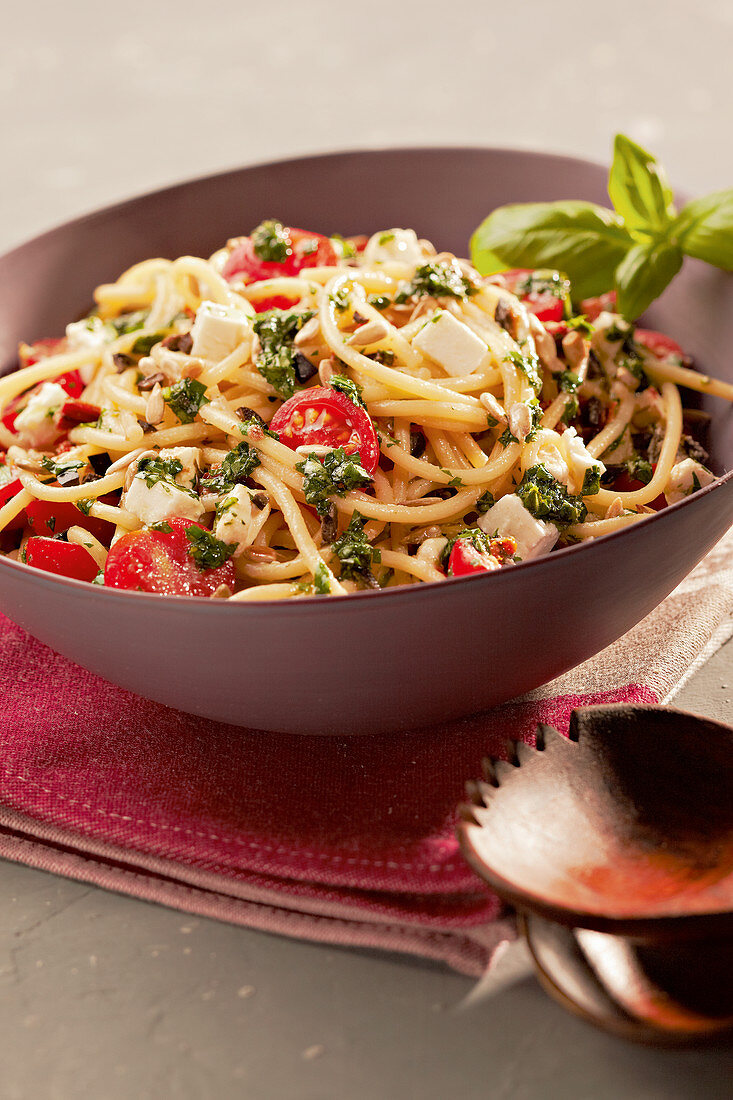 Spaghetti salad with melissa